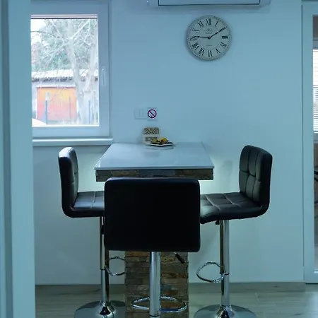 Oniks Apartment *