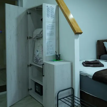 Oniks Apartment *
